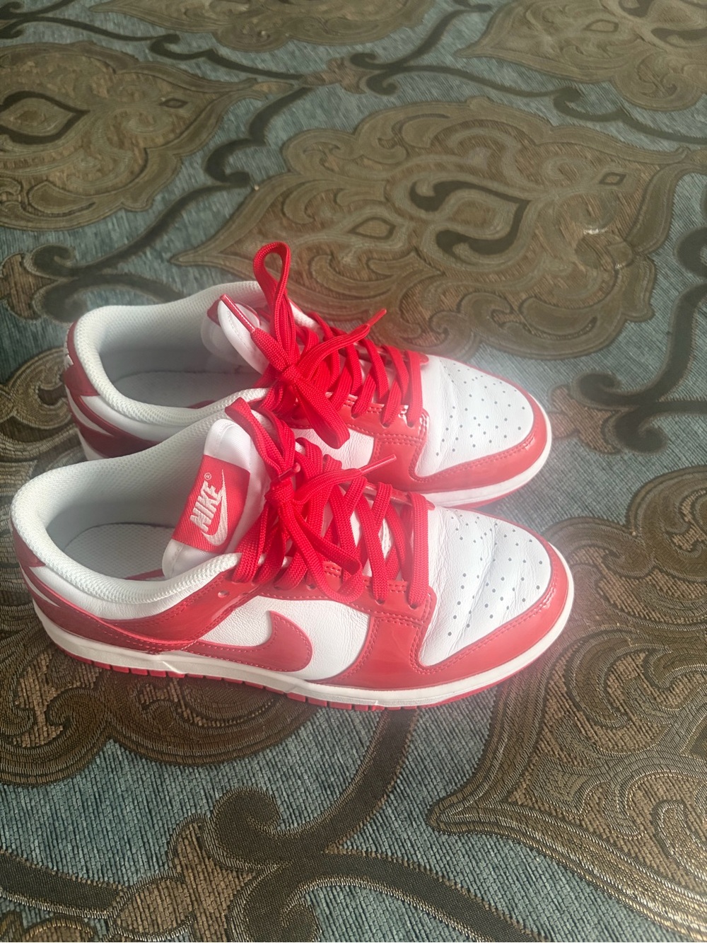 Nike White and Red Low-Top Sneakers